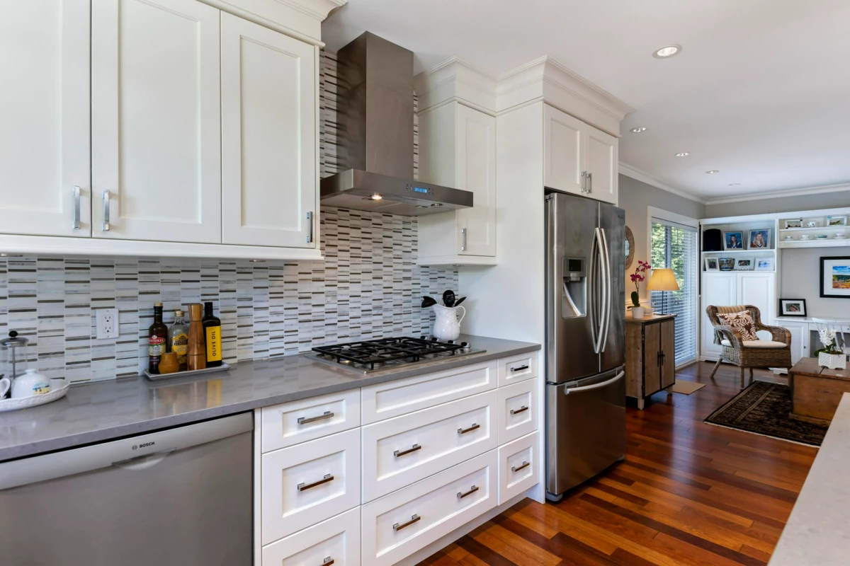 Kitchen Island Photo of 3420 Rockview Place, West Vancouver, BC