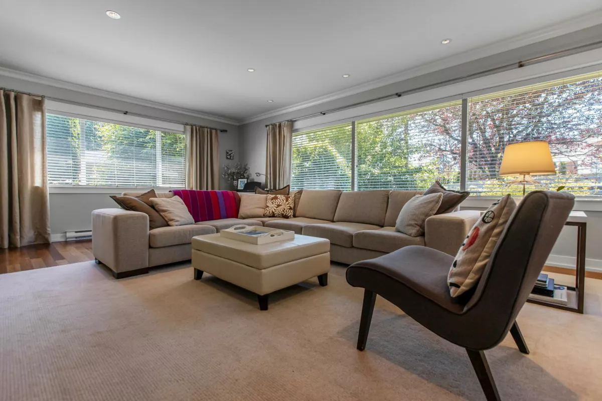 Living Room Photo of 3420 Rockview Place, West Vancouver, BC