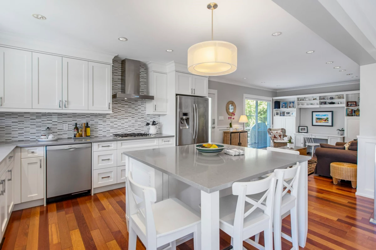 Primary Bathroom Photo of 3420 Rockview Place, West Vancouver, BC