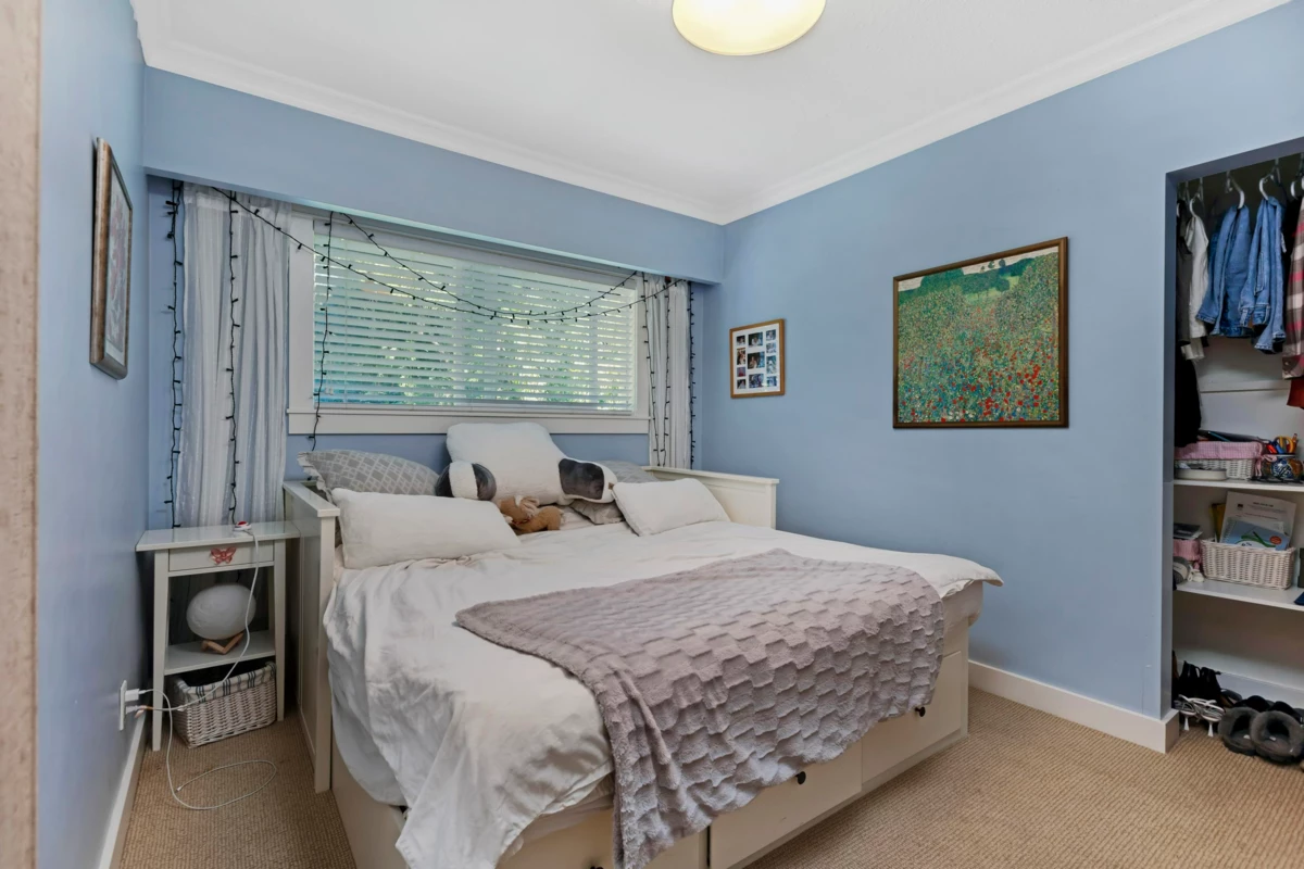 Staircase Photo of 3420 Rockview Place, West Vancouver, BC