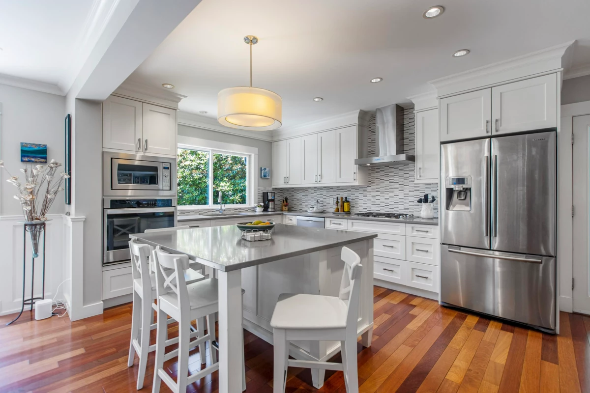 Walk-In Closet Photo of 3420 Rockview Place, West Vancouver, BC