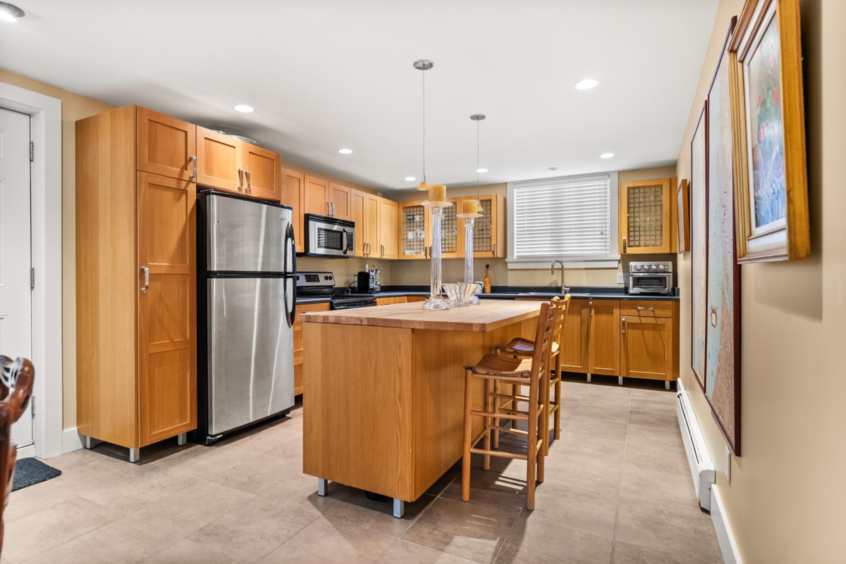 Front Yard Photo of 6339 Adera Street, Vancouver, BC