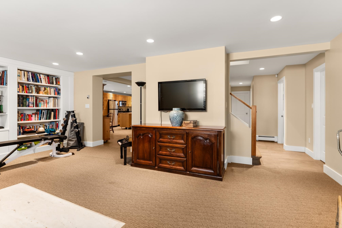 Garden / Landscaping Photo of 6339 Adera Street, Vancouver, BC