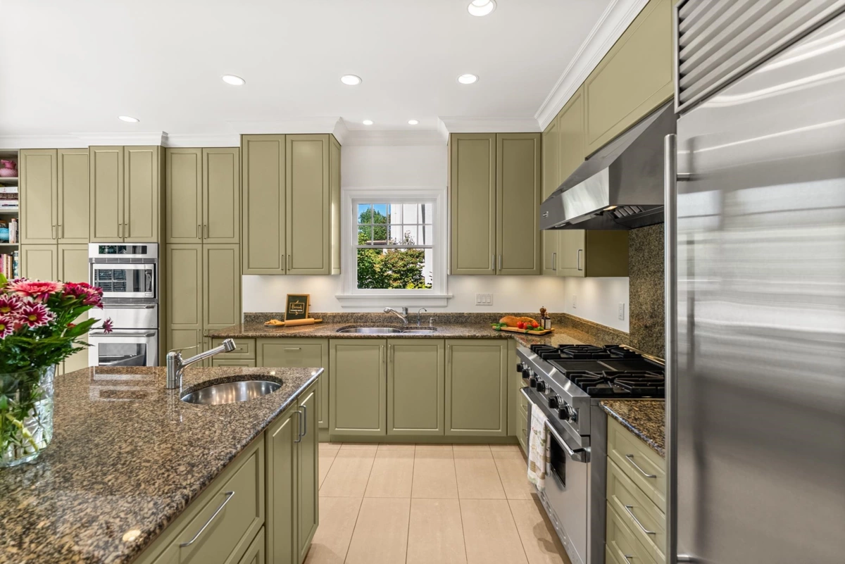 Walk-In Closet Photo of 6339 Adera Street, Vancouver, BC