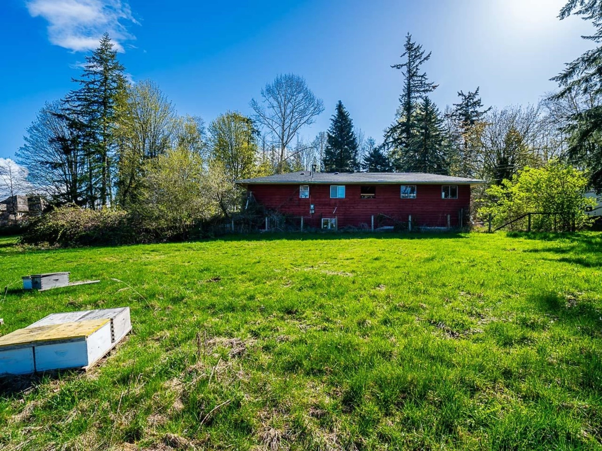 Entry Foyer Photo of 18495 Avenue, Surrey, BC