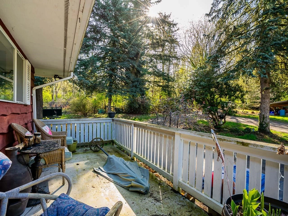 Kitchen Photo of 18495 Avenue, Surrey, BC