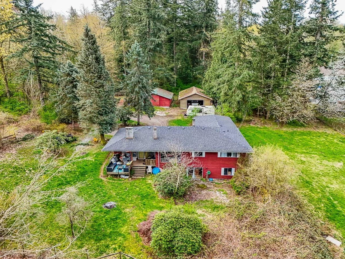 Outdoor Kitchen Photo of 18495 Avenue, Surrey, BC
