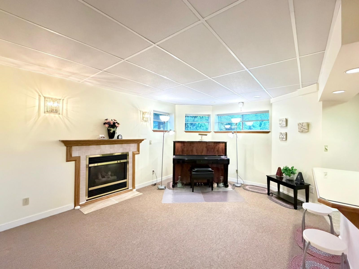 Entry Foyer Photo of 1207 Durant Drive, Coquitlam, BC