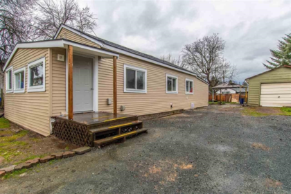 9485 Robson Street, Chilliwack, BC, Chilliwack Proper West — 3 bed single family residence for sale