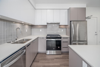 Primary Bathroom Photo of 406 13788 76 Avenue, Surrey, BC