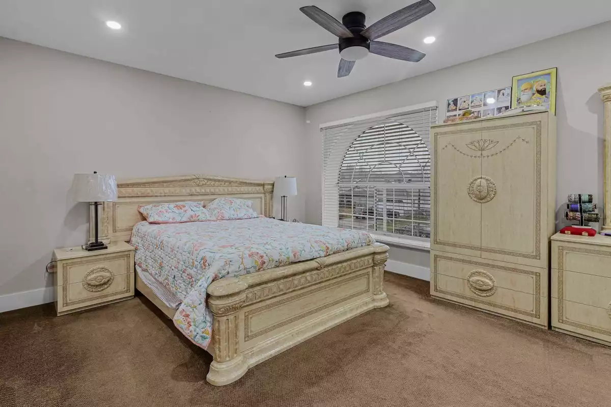 Kitchen Island Photo of 32144 Ashcroft Drive, Abbotsford, BC