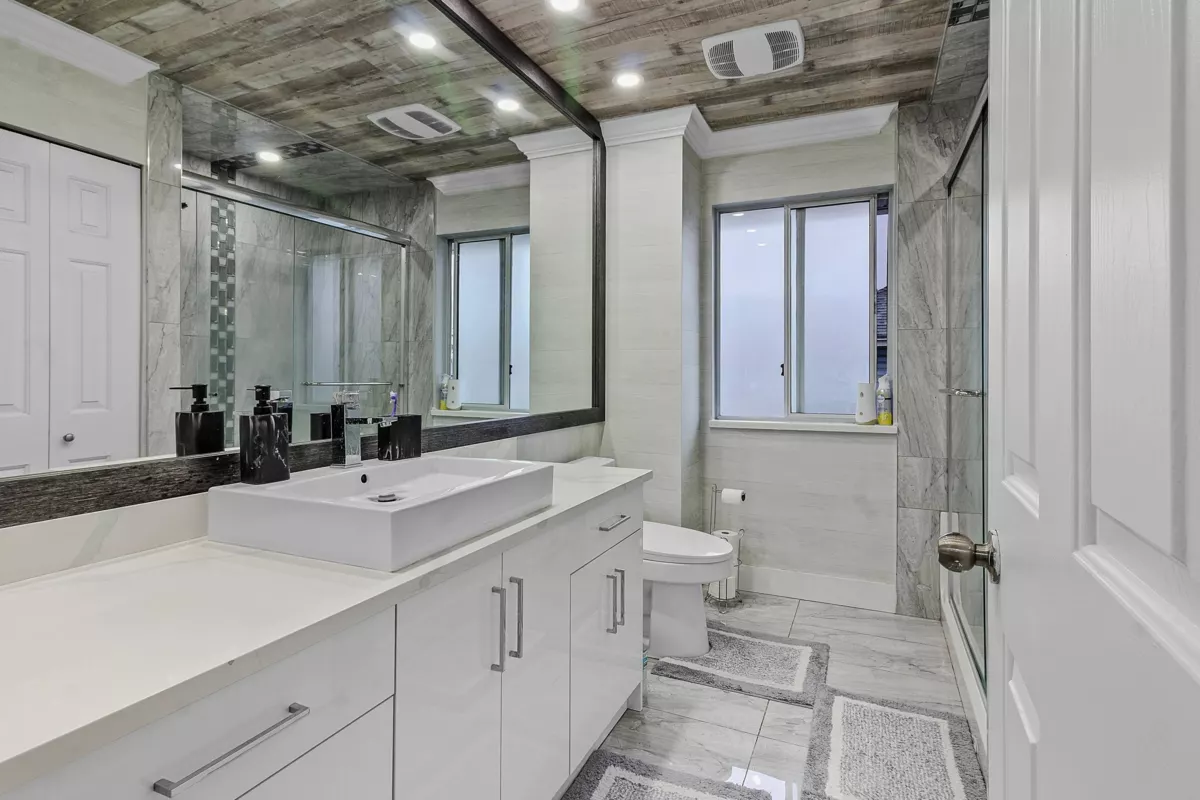 Walk-In Closet Photo of 32144 Ashcroft Drive, Abbotsford, BC