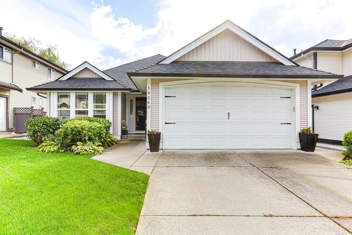 Backyard Photo of 18260 69 Avenue, Surrey, BC