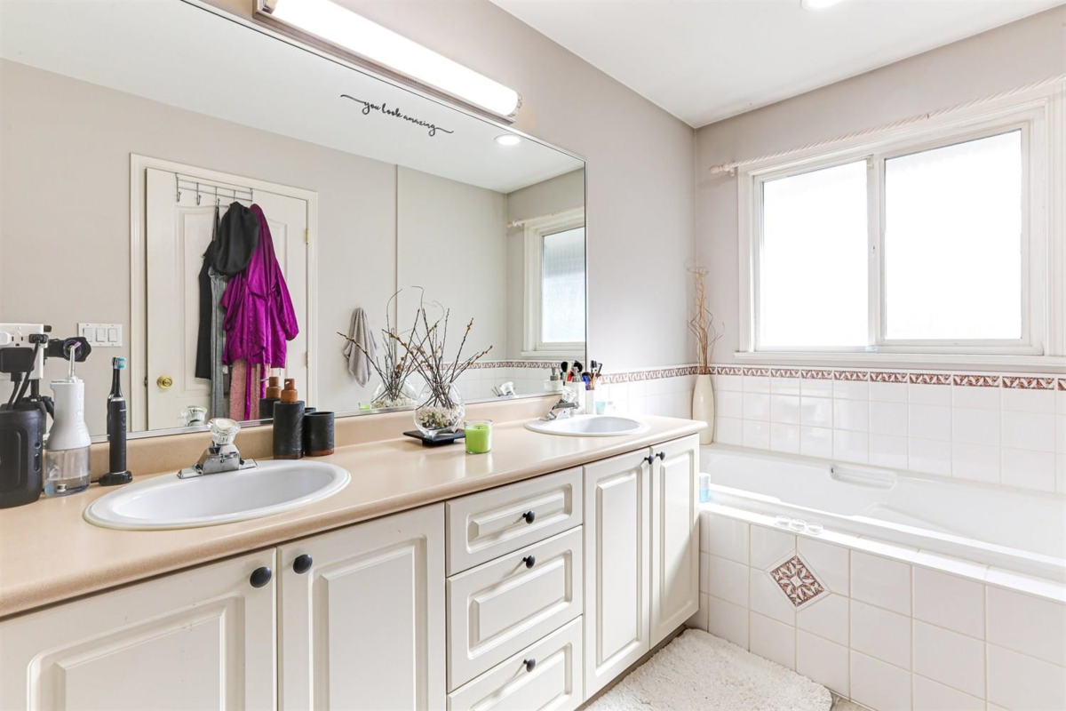 Basement Recreation Room Photo of 18260 69 Avenue, Surrey, BC