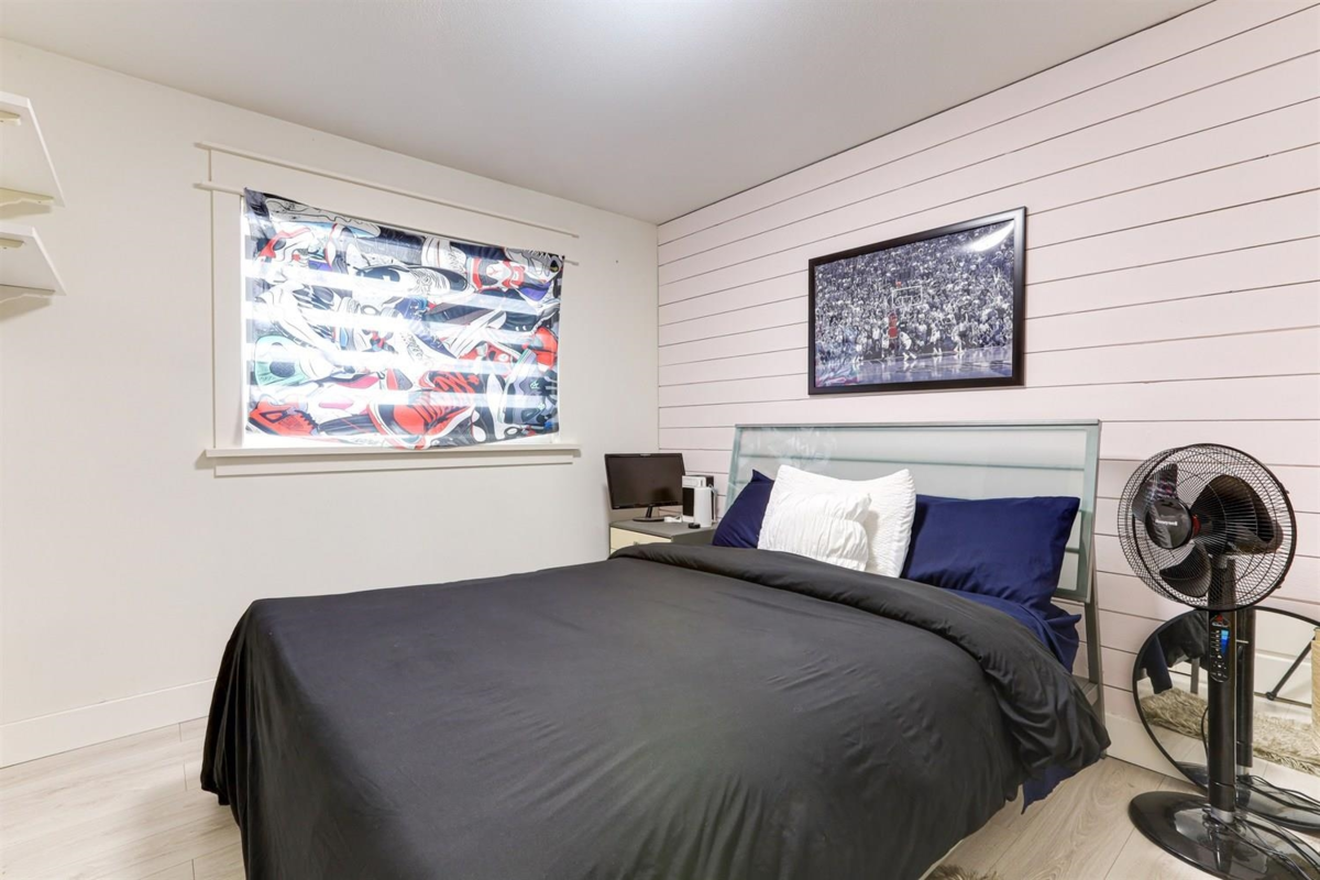 Entry Foyer Photo of 18260 69 Avenue, Surrey, BC