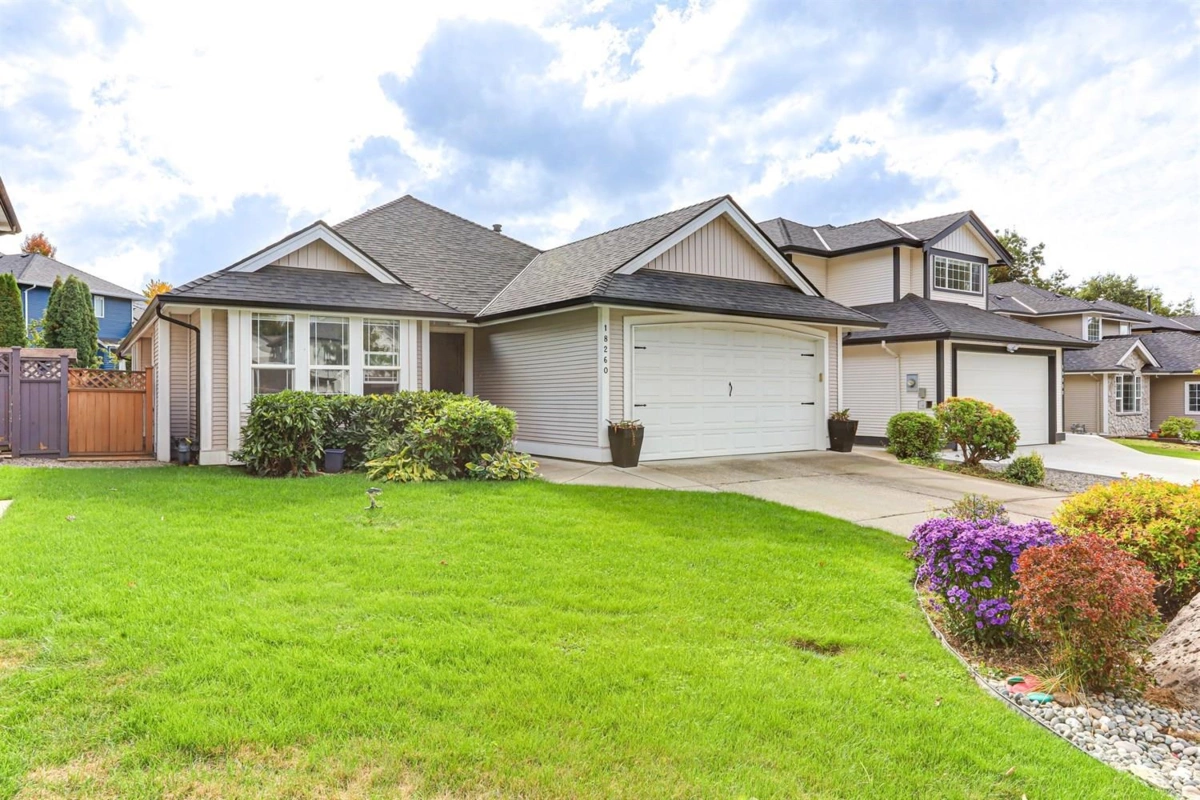 Family Room Photo of 18260 69 Avenue, Surrey, BC
