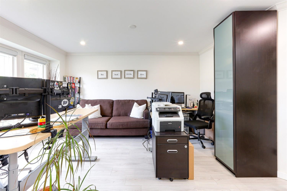 Guest Bathroom Photo of 18260 69 Avenue, Surrey, BC