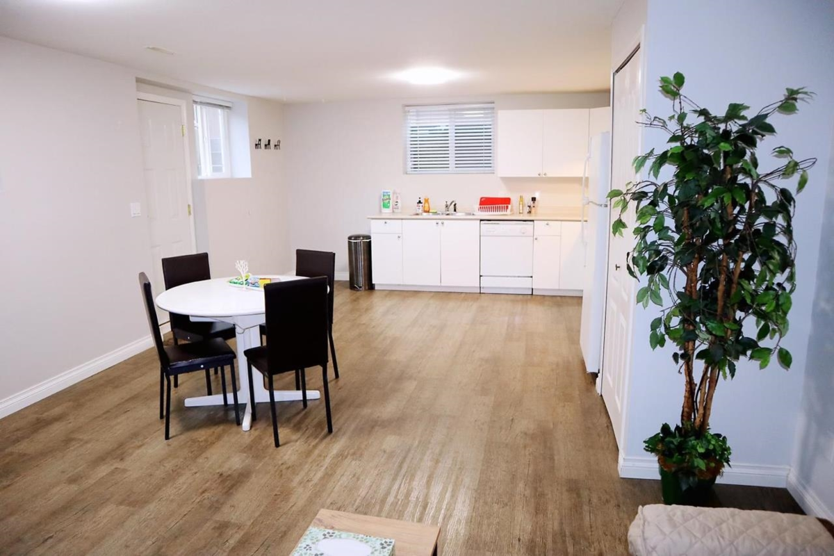 Hallway Photo of 18260 69 Avenue, Surrey, BC