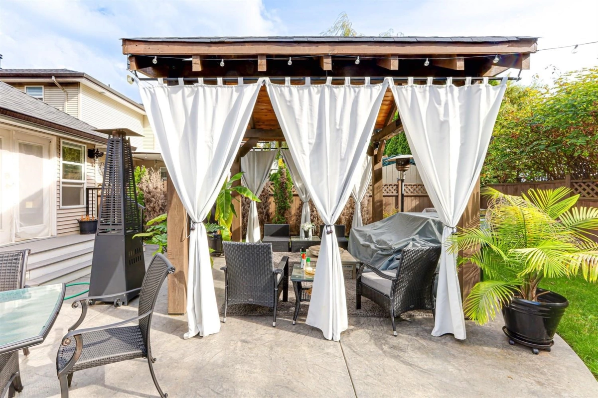 Outdoor Deck Photo of 18260 69 Avenue, Surrey, BC