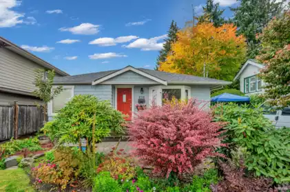 Front exterior of 628 E 7th Street, North Vancouver, BC