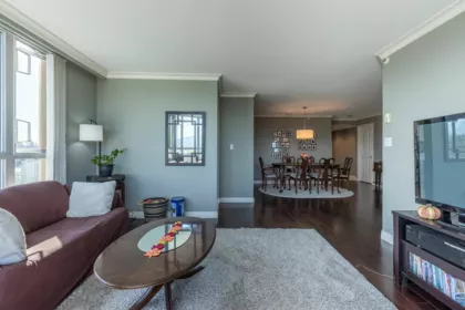 801 3190 Gladwin Road, Abbotsford, BC, Abbotsford — Apartment/Condo for sale
