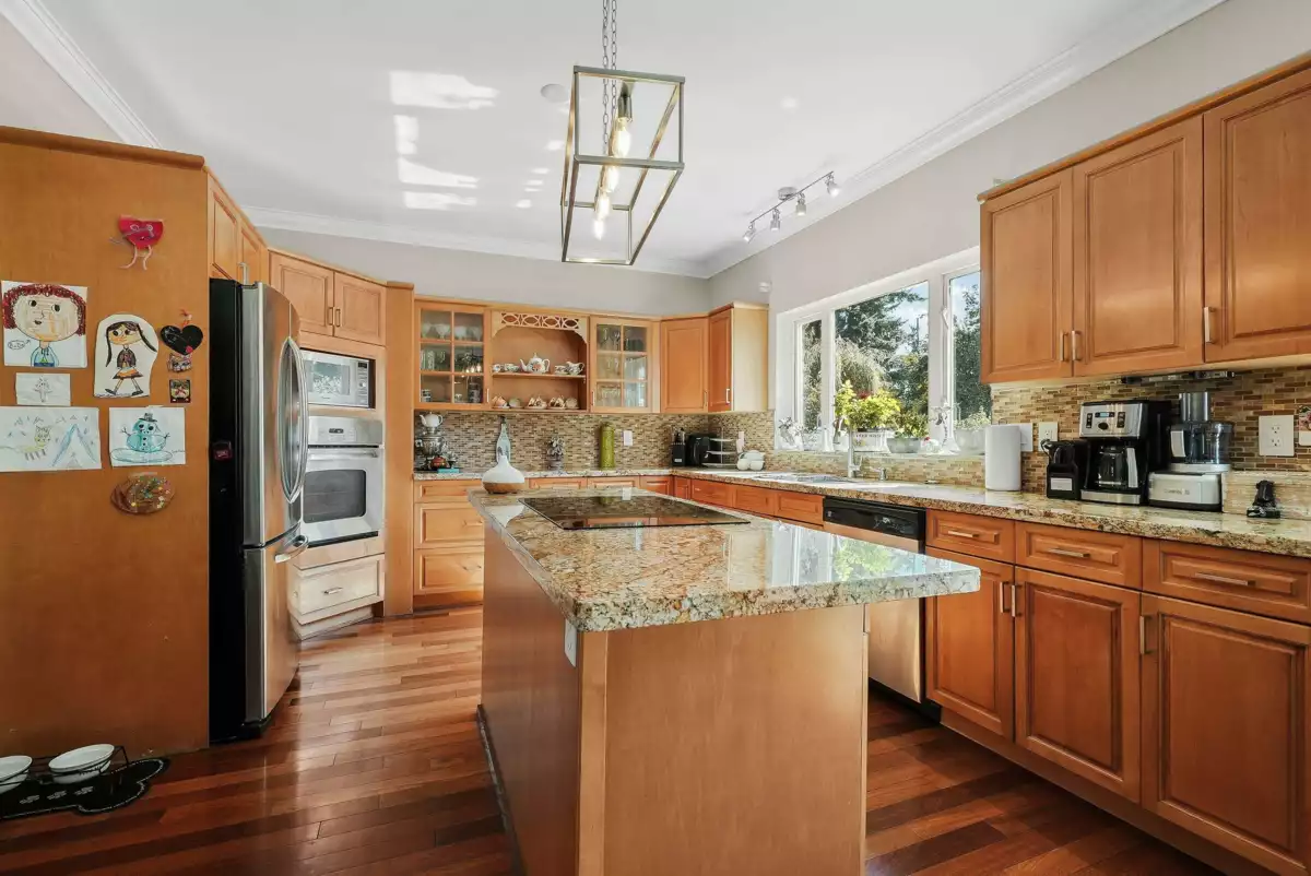 Breakfast Nook Photo of 18152 58 Avenue, Surrey, BC