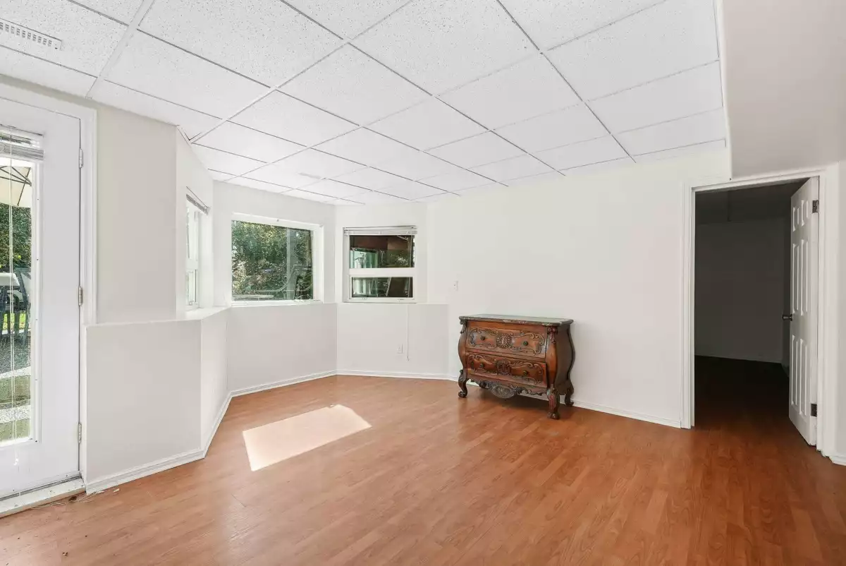 Entry Foyer Photo of 18152 58 Avenue, Surrey, BC