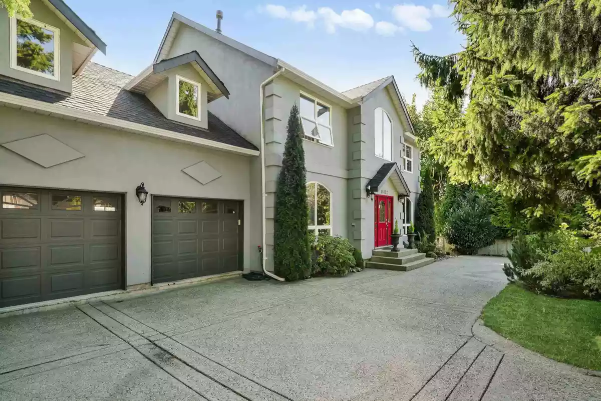 Front Yard Photo of 18152 58 Avenue, Surrey, BC