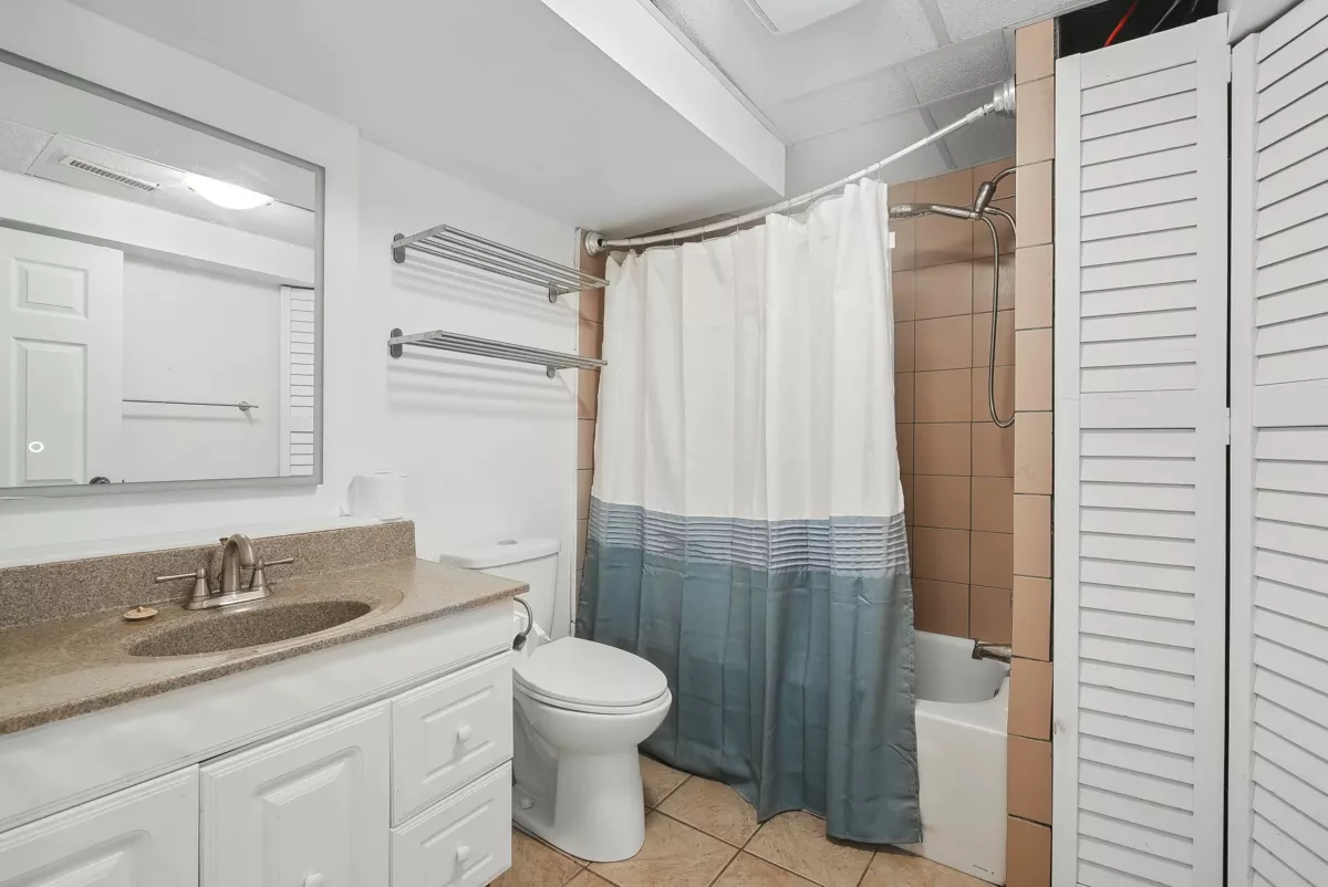 Hallway Photo of 18152 58 Avenue, Surrey, BC