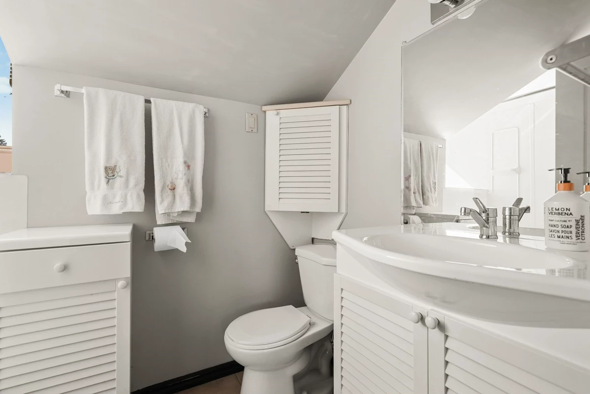 Laundry Room Photo of 18152 58 Avenue, Surrey, BC