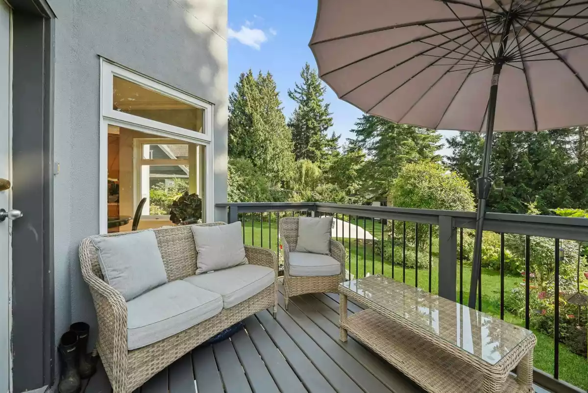 Staircase Photo of 18152 58 Avenue, Surrey, BC