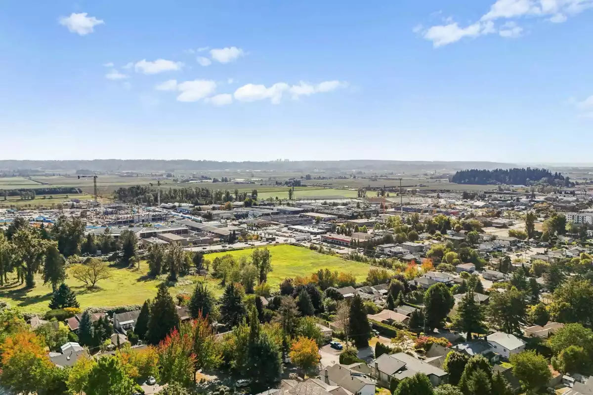 Swimming Pool Photo of 18152 58 Avenue, Surrey, BC