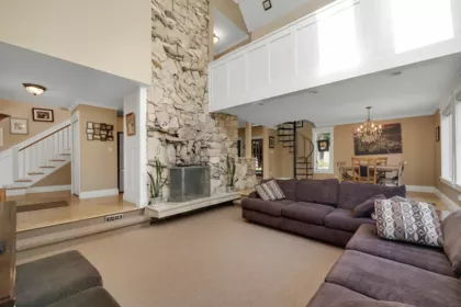 1159 Axen Road, Squamish, BC, Brackendale — 4 bed single family residence for sale