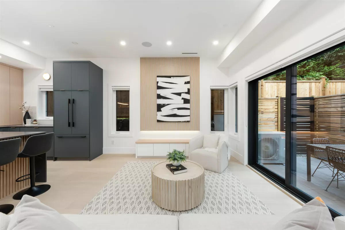 Living Room Photo of 5 371 E 33rd Avenue, Vancouver, BC