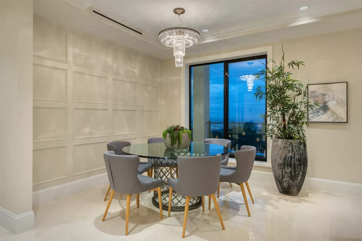 Primary Bathroom Photo of 1525 Vinson Creek Road, West Vancouver, BC