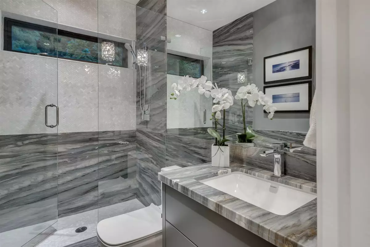 Walk-In Closet Photo of 1525 Vinson Creek Road, West Vancouver, BC