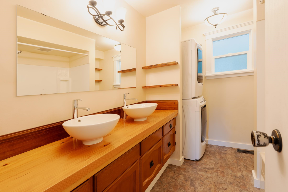 Hallway Photo of 5080 Sunshine Coast Highway, Sechelt, BC