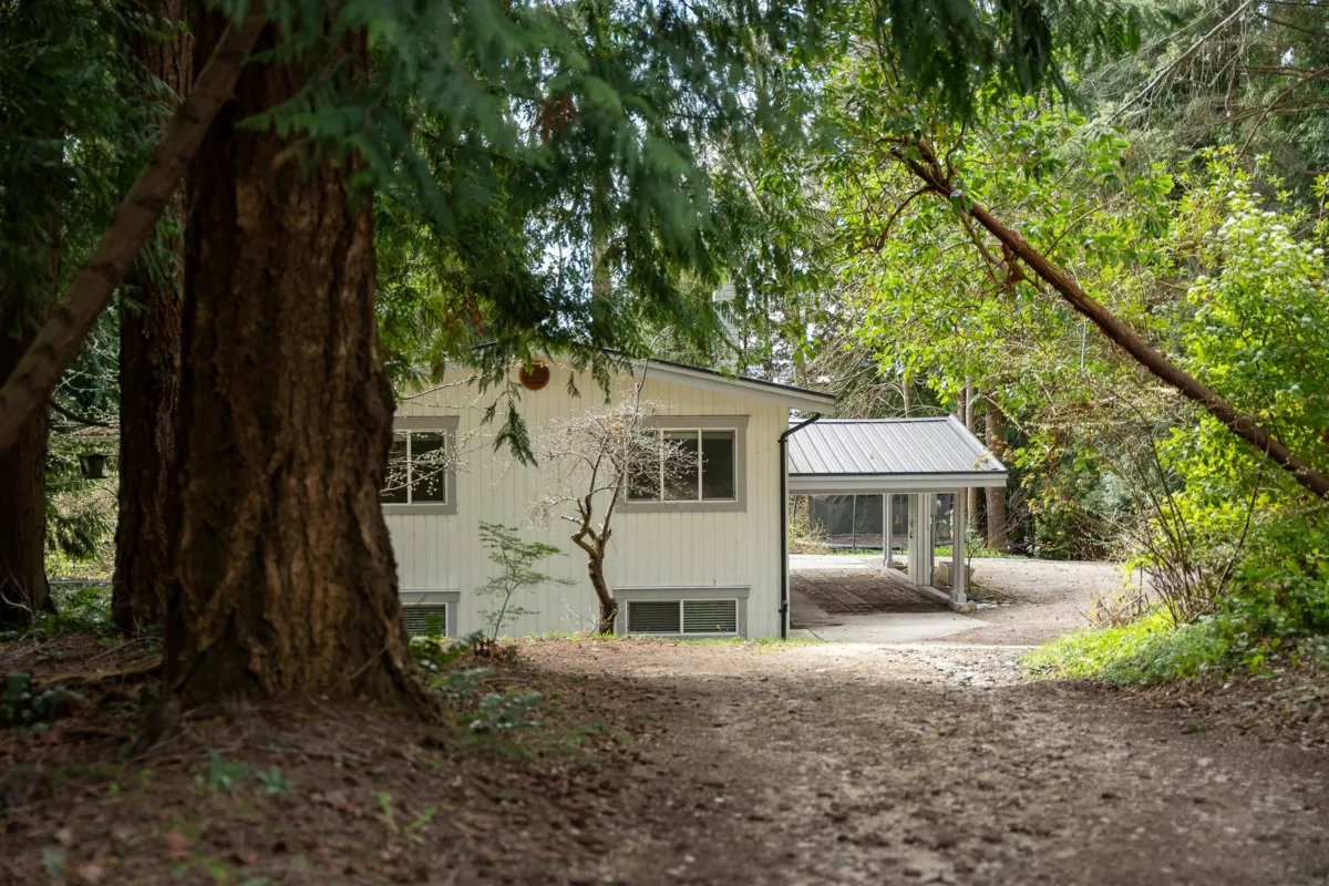 Kitchen Island Photo of 5080 Sunshine Coast Highway, Sechelt, BC