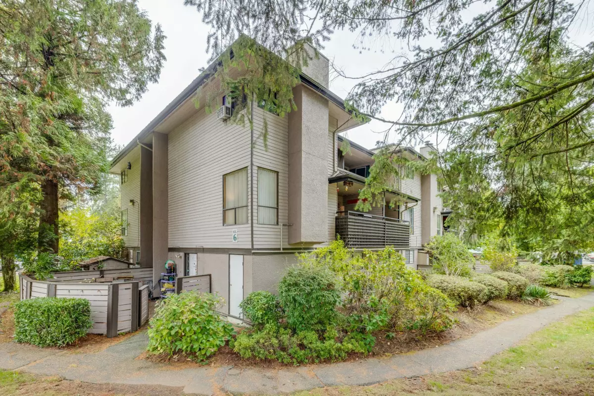 Exterior Front Photo of 14834 Holly Park Lane, Surrey, BC
