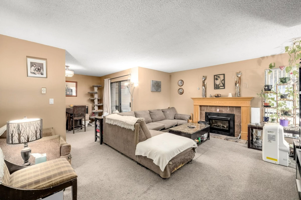 Family Room Photo of 14834 Holly Park Lane, Surrey, BC