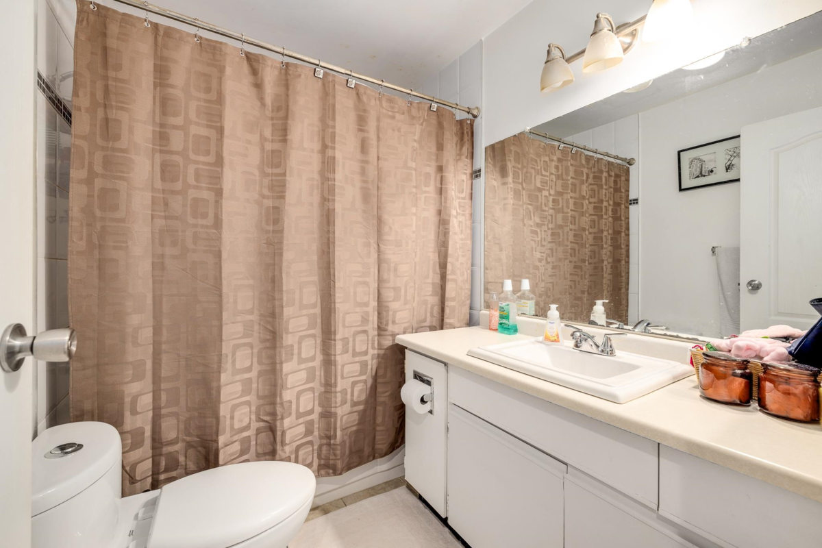 Powder Room Photo of 14834 Holly Park Lane, Surrey, BC