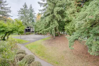 Laundry Room Photo of 14834 Holly Park Lane, Surrey, BC