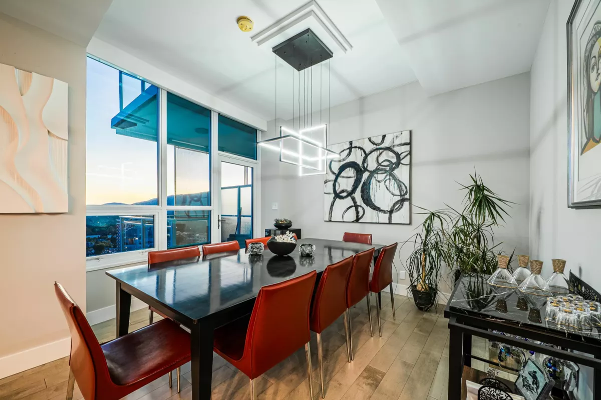 Walk-In Closet Photo of 2302 125 E 14th Street, North Vancouver, BC