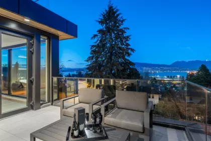Entry Foyer Photo of 4346 Locarno Crescent, Vancouver, BC