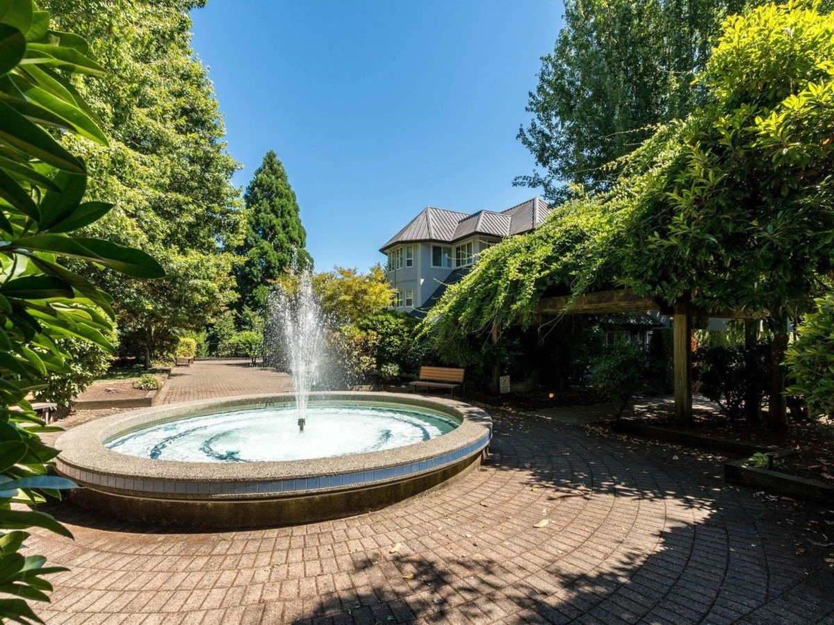 Backyard Photo of 314 2700 Mccallum Road, Abbotsford, BC