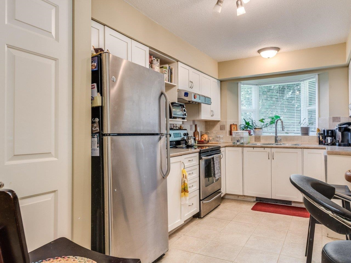 Entry Foyer Photo of 314 2700 Mccallum Road, Abbotsford, BC