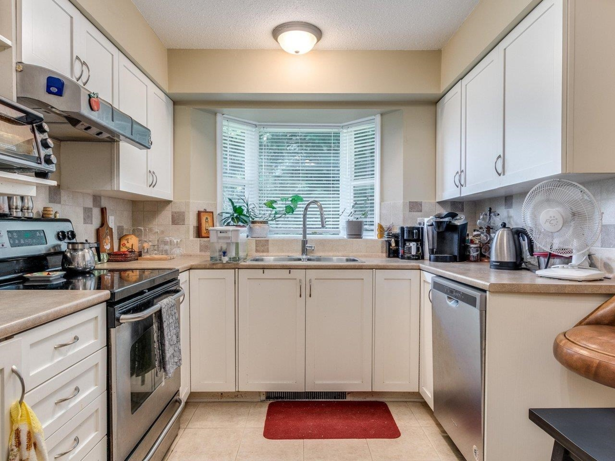 Staircase Photo of 314 2700 Mccallum Road, Abbotsford, BC