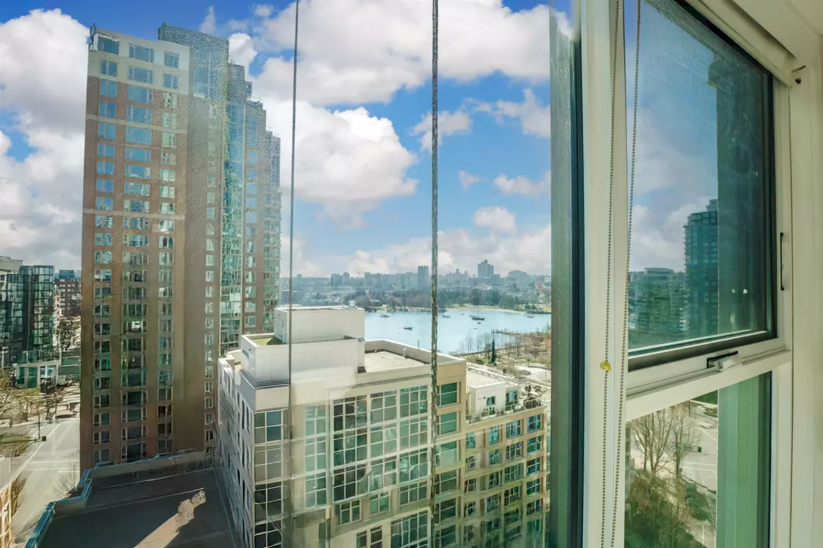 Kitchen Photo of 1503 1323 Homer Street, Vancouver, BC