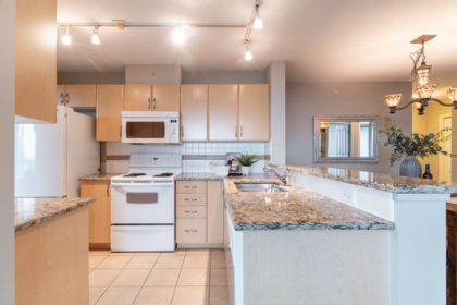 1704 6659 Southoaks Crescent, Burnaby, BC, Burnaby — Apartment/Condo for sale