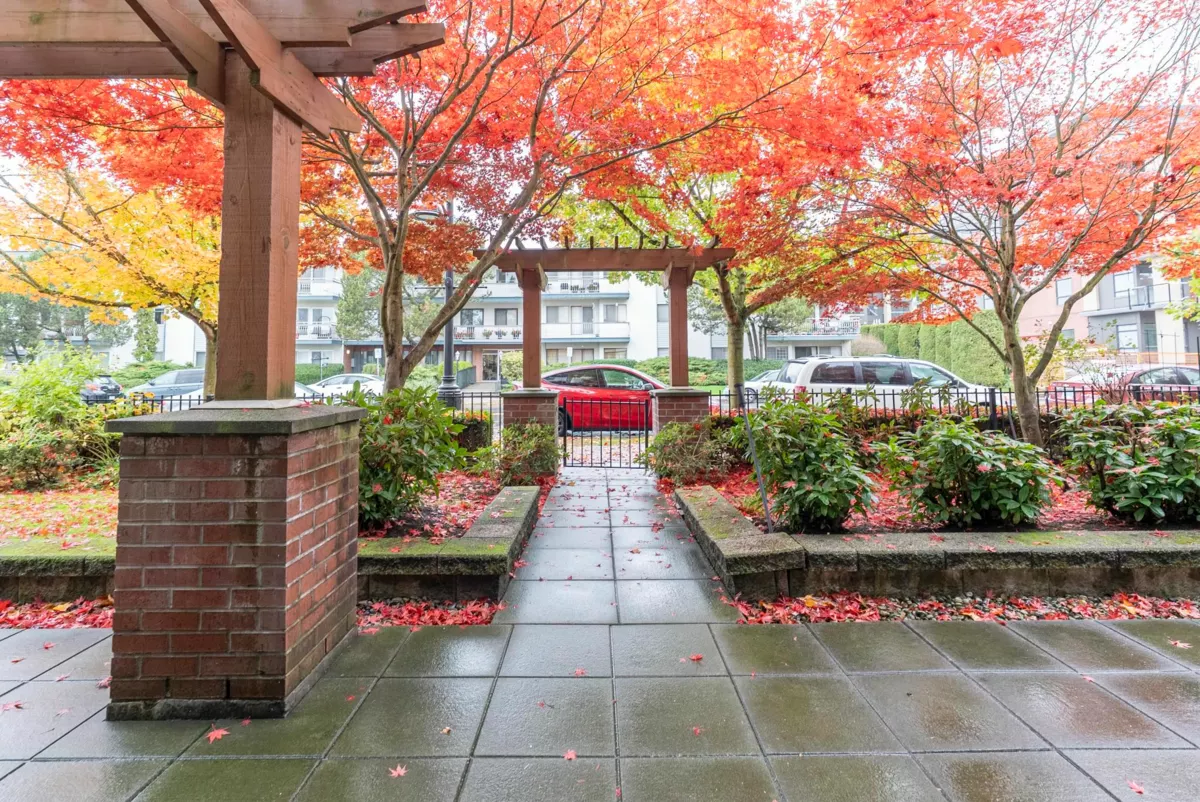 Dining Area Photo of 112 17712 57a Avenue, Surrey, BC
